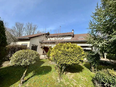 Extérieur - Maison d'Architecte avec Terrain à Madonne et Lamerey