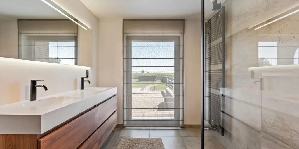 Salles de bain - Maison Familiale avec Garage à Veldwezelt