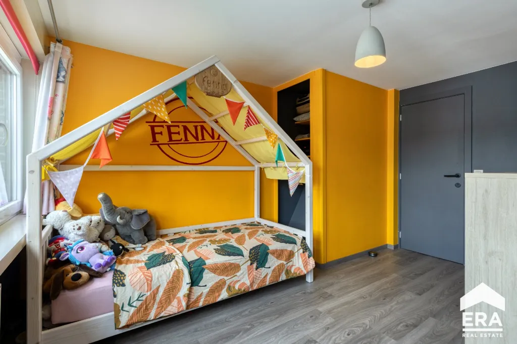 Chambres - Maison Familiale avec Piscine Solaire à Proximité du Centre-Ville