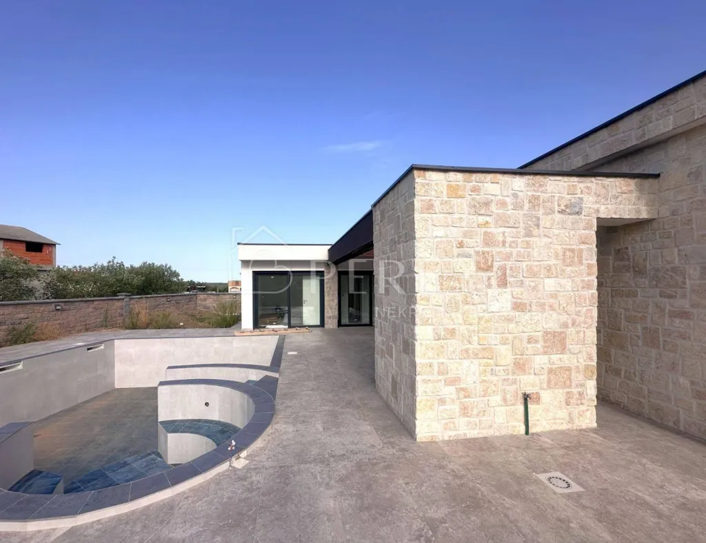 Piscine - Modern Bungalow with Pool in Debeljak, Sukošan