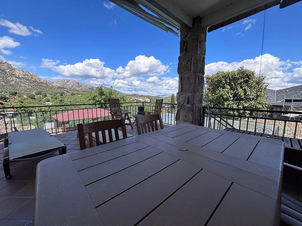 Terrace - Chalet with Pool and Terrace in El Boalo
