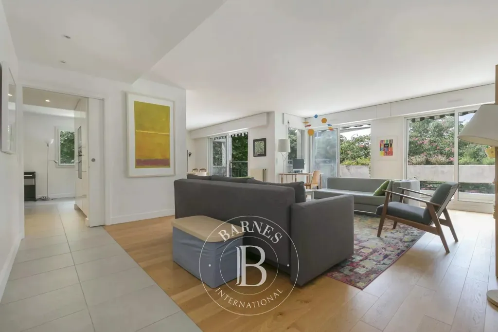 Living Room - Fully Furnished Flat with Balconies in Paris