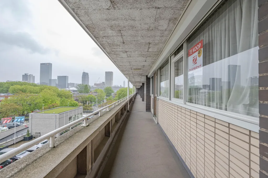 Balcony - 4-Bedroom Flat with Panoramic View in Rotterdam