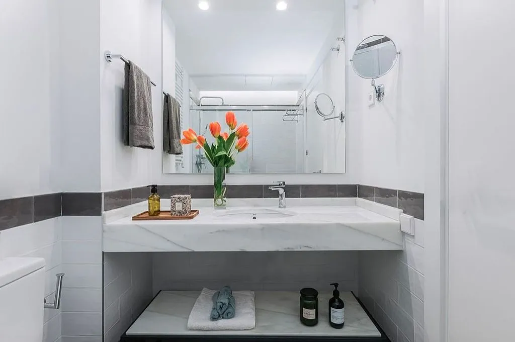 Salles de bain - Furnished Flat with Balcony in Plaza de la Cebada