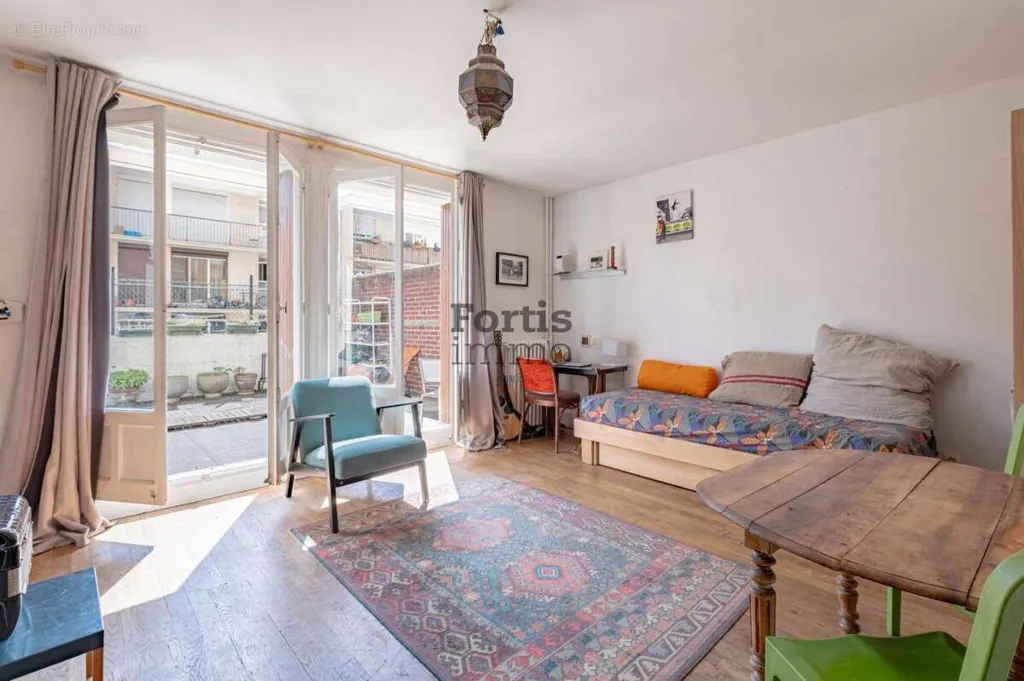 Elutuba - Studio with Large Terrace in Pantin