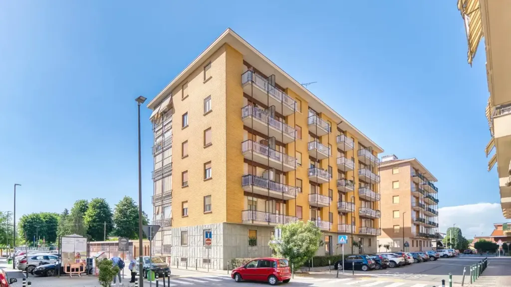 Välivaade - Partially Rented Flat with Balcony in Rivalta di Torino