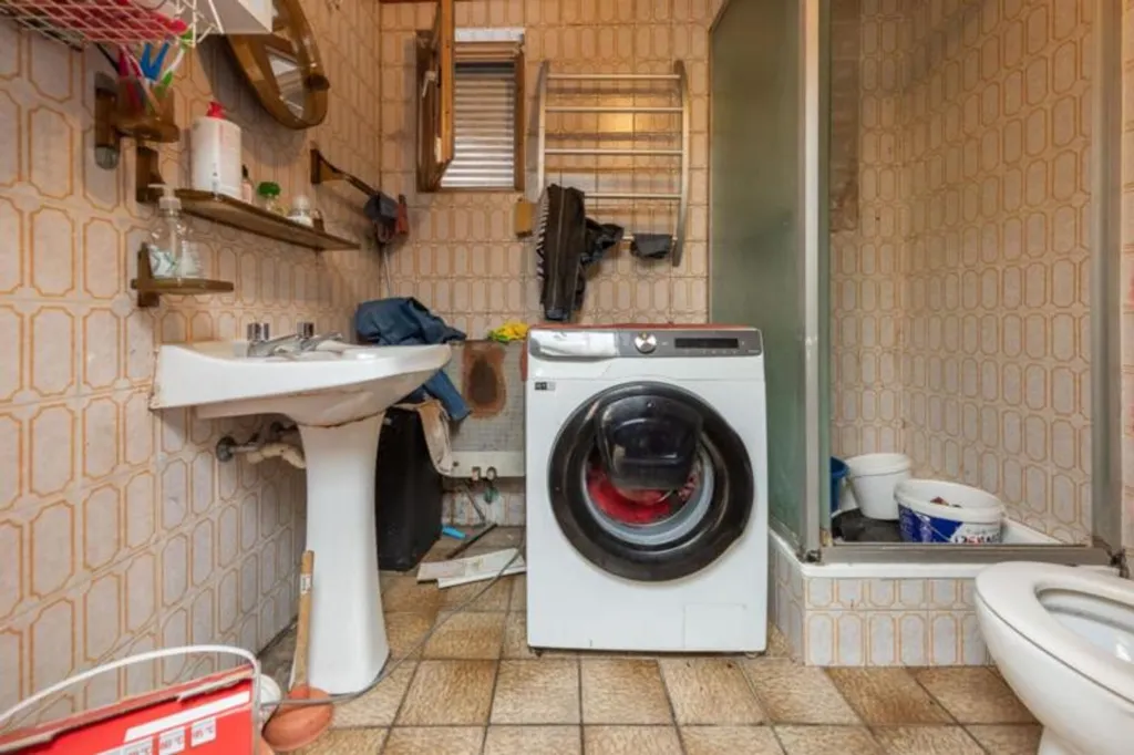Salles de bain - Maison à Rénover avec 4 Chambres à Geraardsbergen