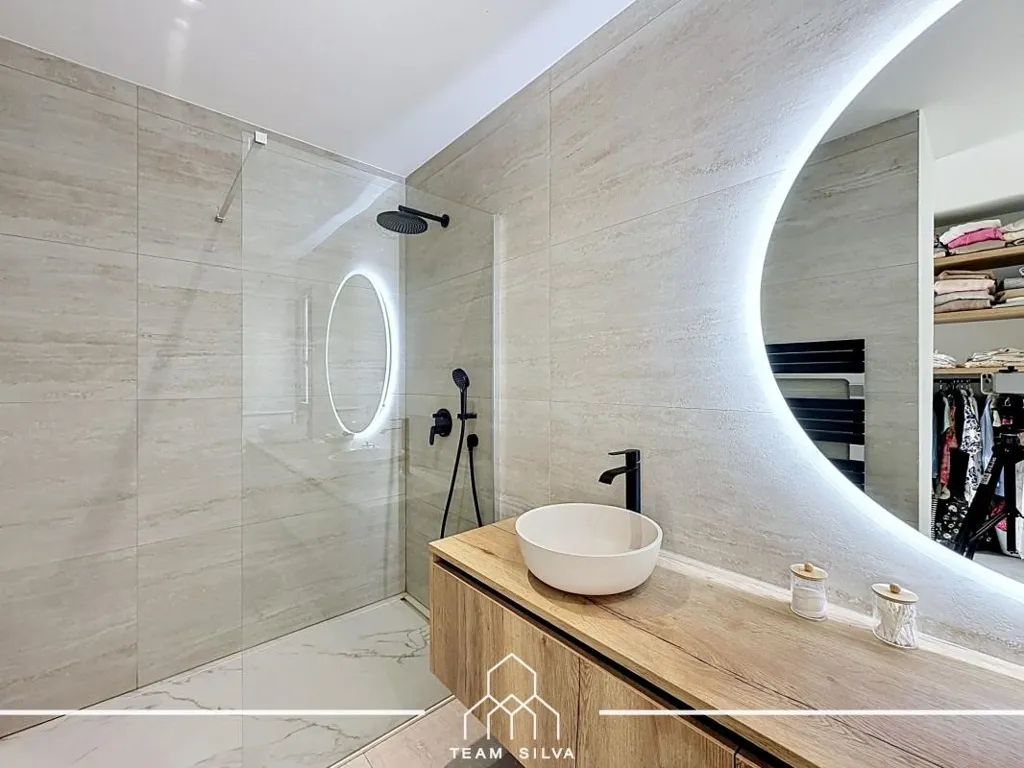 Vannitoad - Contemporary Villa with Pool in Simandres