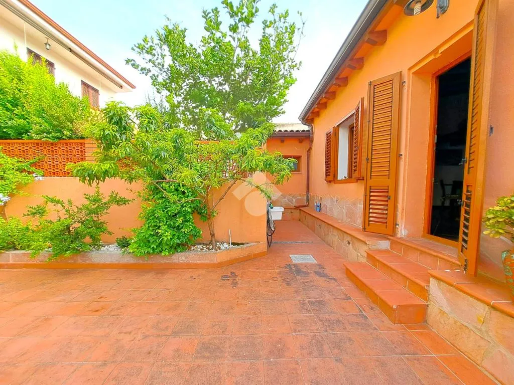 Terrasse - Ground Floor Apartment with Private Courtyard in Usini