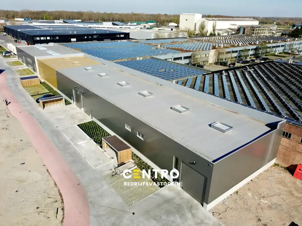 Vue aérienne - Bâtiment industriel avec parkings privés à Bruges