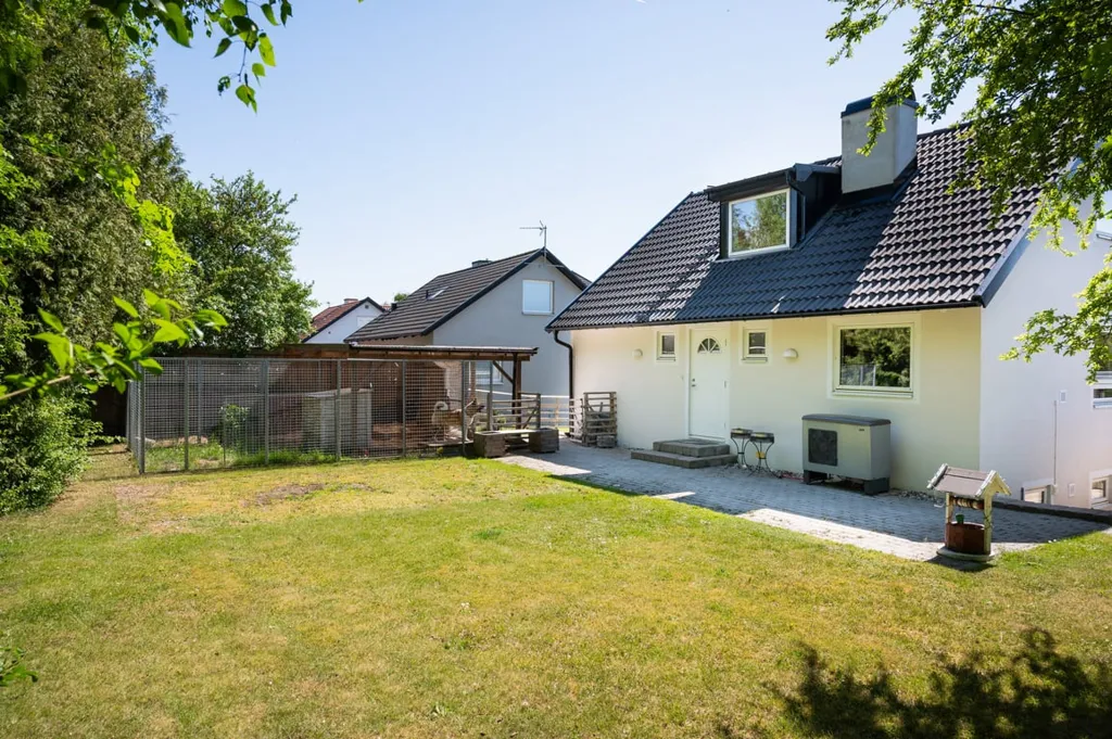 Jardin - Three-Storey Villa with Garden in Glumslöv