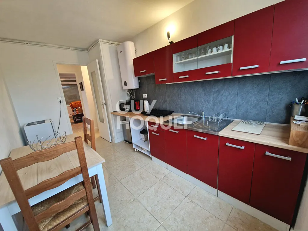 Köök - 4-Piece Apartment with Balcony in Soissons