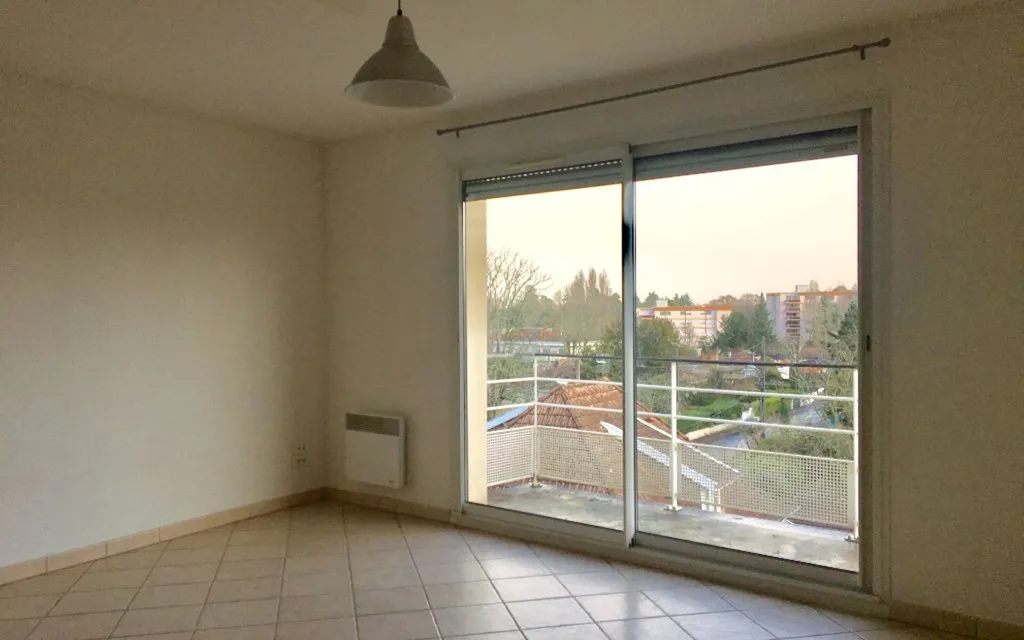Toad - Spacious Studio with Balcony in Gradignan