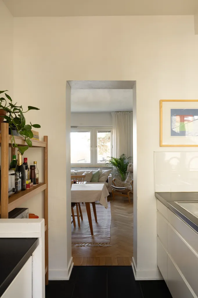 Köök - Apartment with Through-Light in Alvik