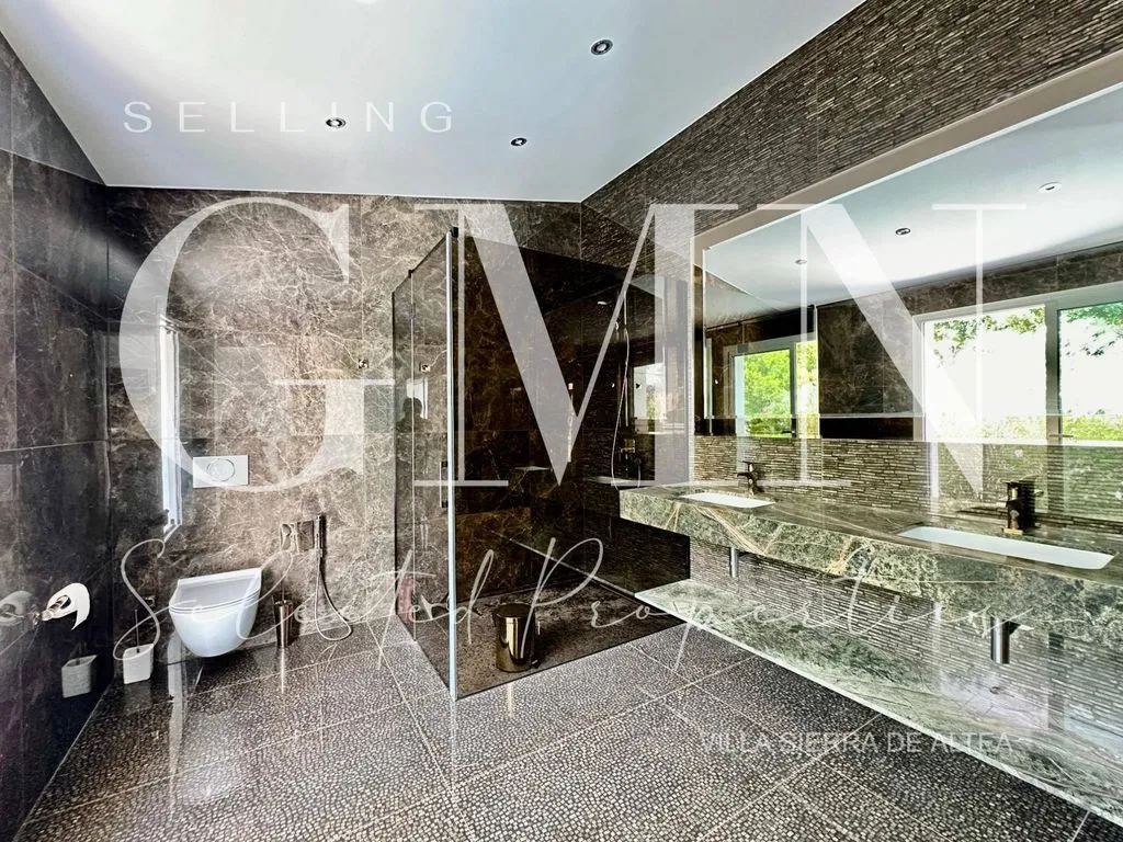 Bathrooms - Luxury Villa with Sea View in Altea