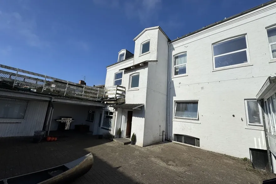 Aed - Classical Townhouse with Business Unit in Vinderup