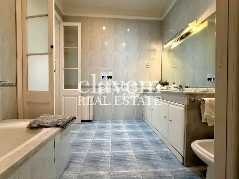 Vannitoad - Characterful Apartment with Balcony in L'Esquerra de l'Eixample