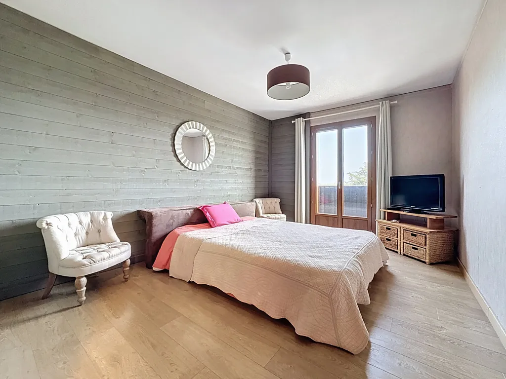 Camere da letto - Traversing Apartment with Balcony in Ghisonaccia Centre