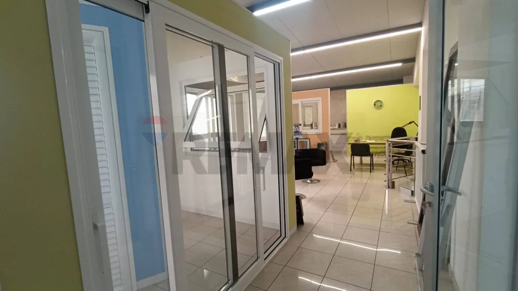 Entrée - Industrial Warehouse with Solar Rent in Comiso