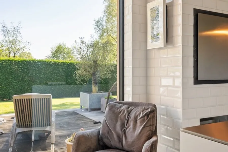 Terrazza - Stylish Villa with South-Facing Garden in Luxurious Setting