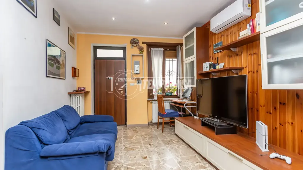 Séjour - Four-Bedroom Apartment with Central Heating in Moncalieri