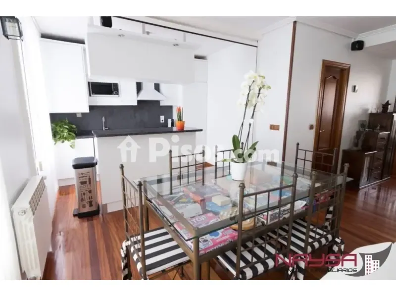 Salle à manger - Duplex with Balcony in Eduardo Dato Street