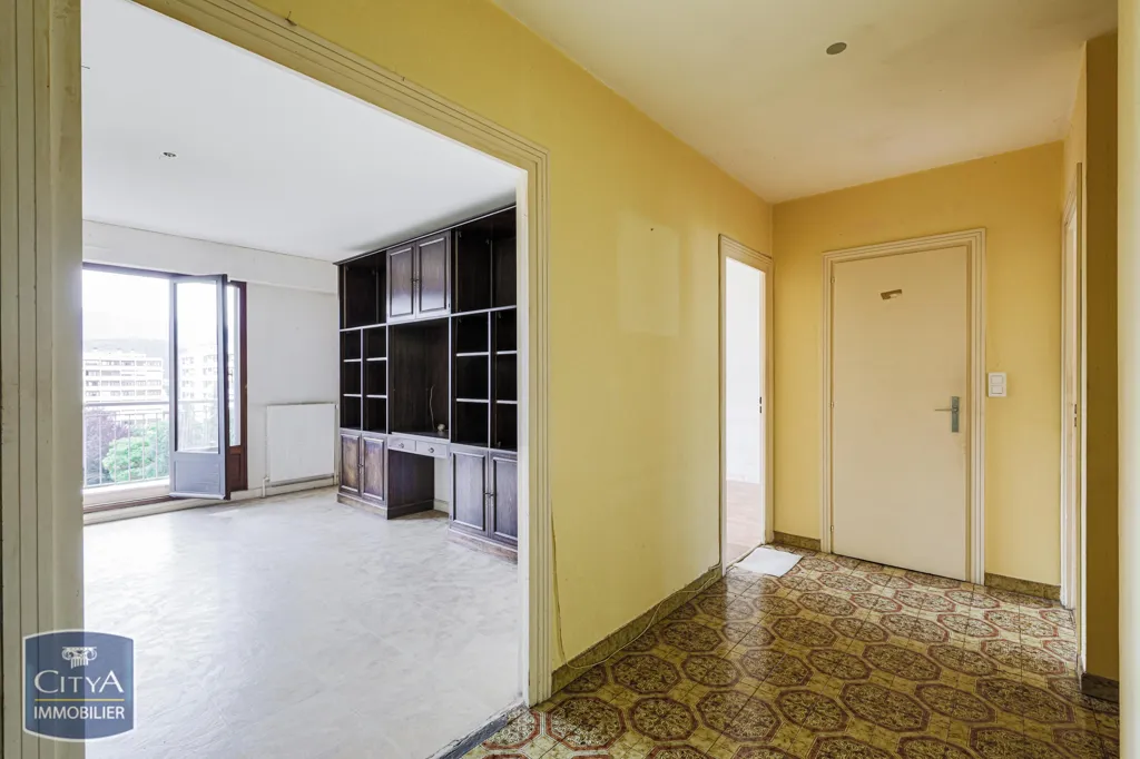 Hallway - Apartment with Mountain View in Échirolles