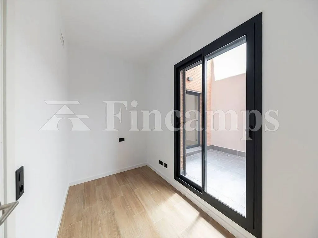 Toad - Modern Flat with Parking in Hostafrancs, Sabadell