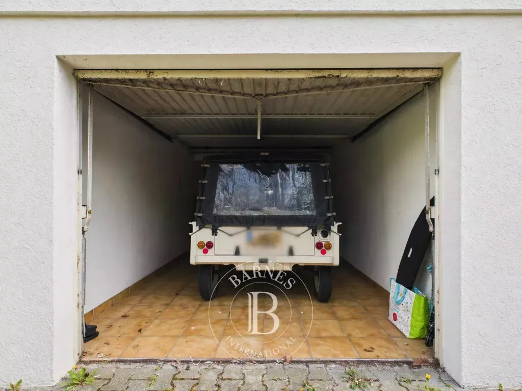 Garage - Appartement 1 Chambre avec Vue Dégagée à Kirchberg