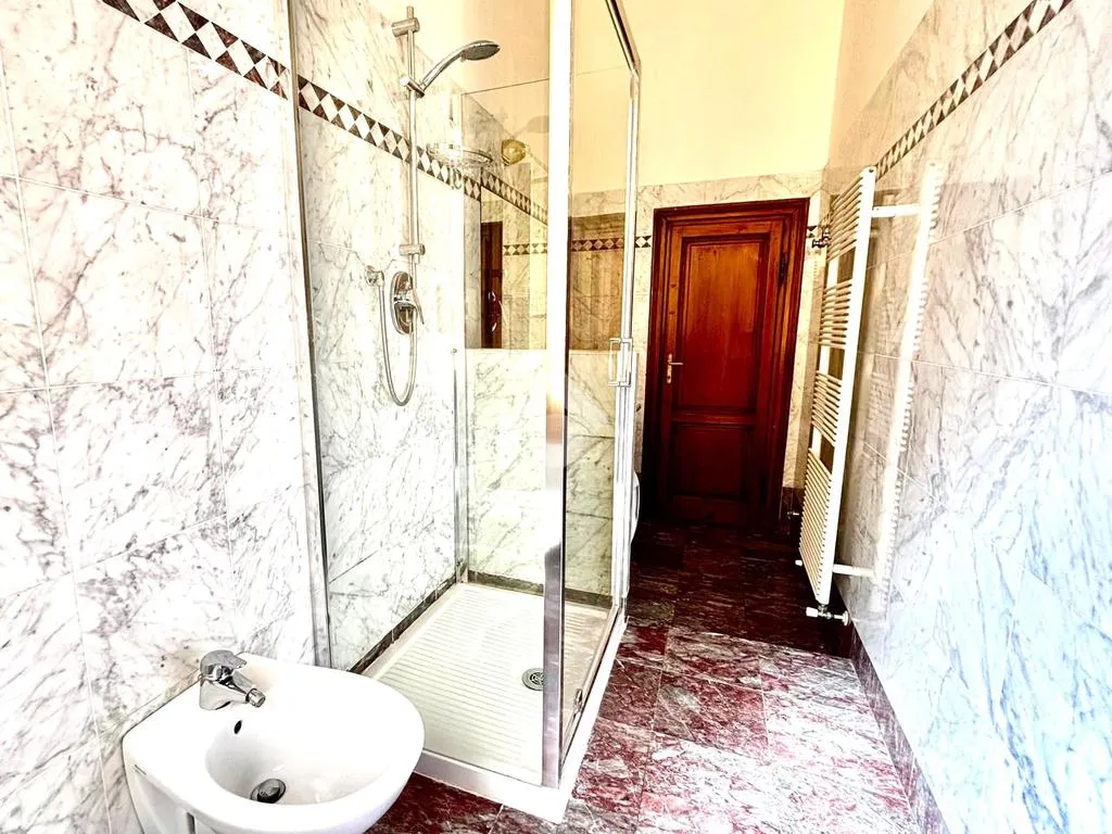Salles de bain - 1930s Apartment with Balcony in Florence