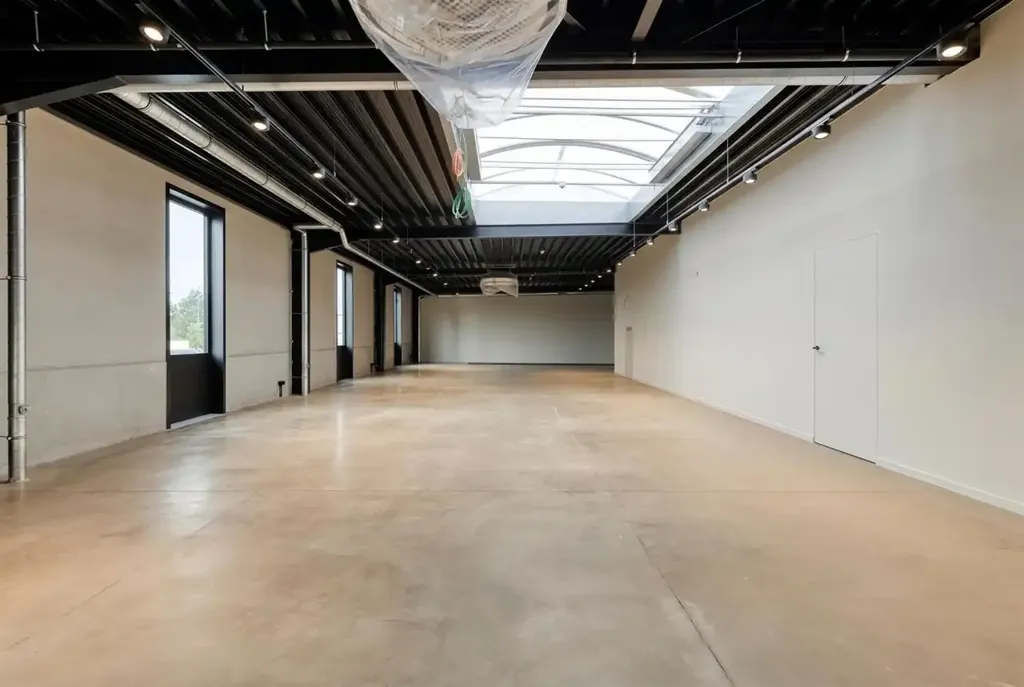 Pièces - Unité KMO Polyvalente avec Vaste Espace à Deinze