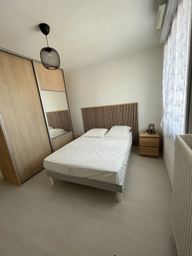 Chambres - Appartement Meublé avec Balcon à Reims