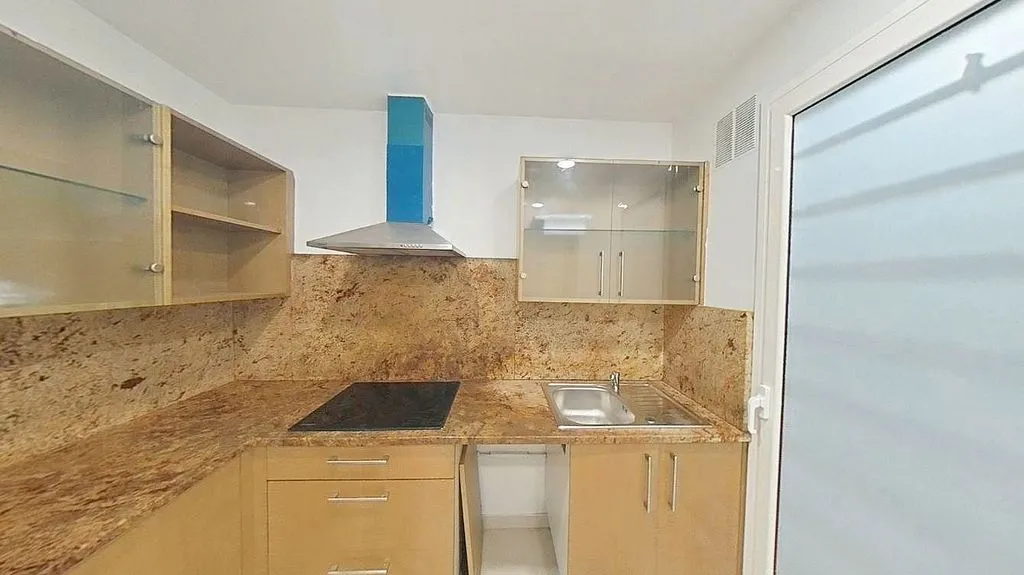 Apartment with Balcony in Sants, Barcelona