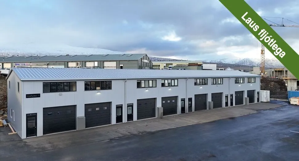 Välivaade - Modern Storage Unit with Balcony in Akureyri