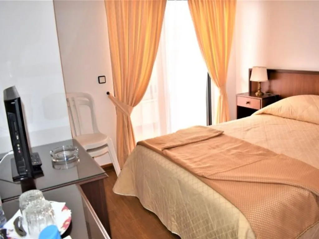 Bedrooms - Luxury Hotel with Pool in Estoril, Cascais