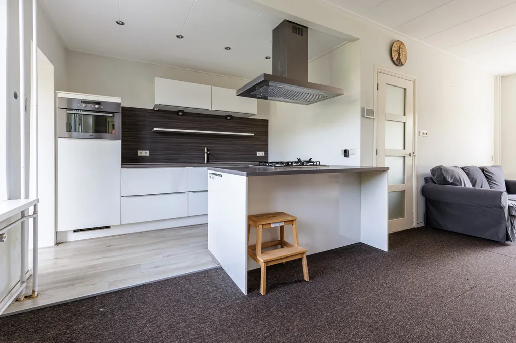 Cuisine - Corner House with Garden in Puttershoek