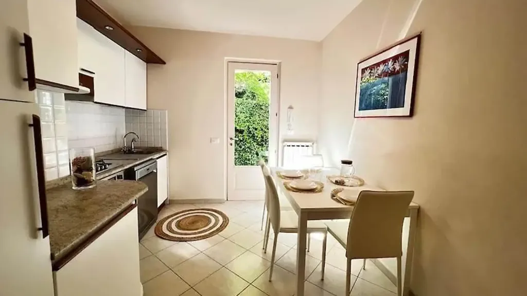 Cuisine - Villa with Seafront Access in Forte dei Marmi