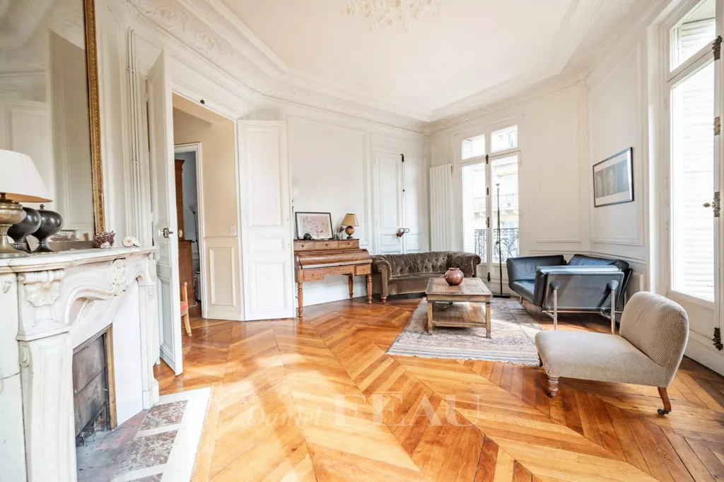 Elutuba - 3-Bed Apartment with Balcony in Paris 6th