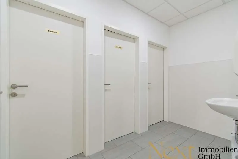Entrée - Office Space with Optional Storage in Lenaupark, Linz