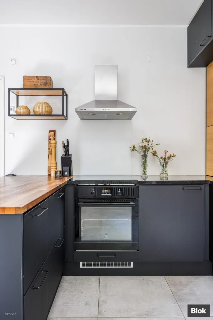 Cuisine - Renovated Apartment with Balcony in Ruskeasuo