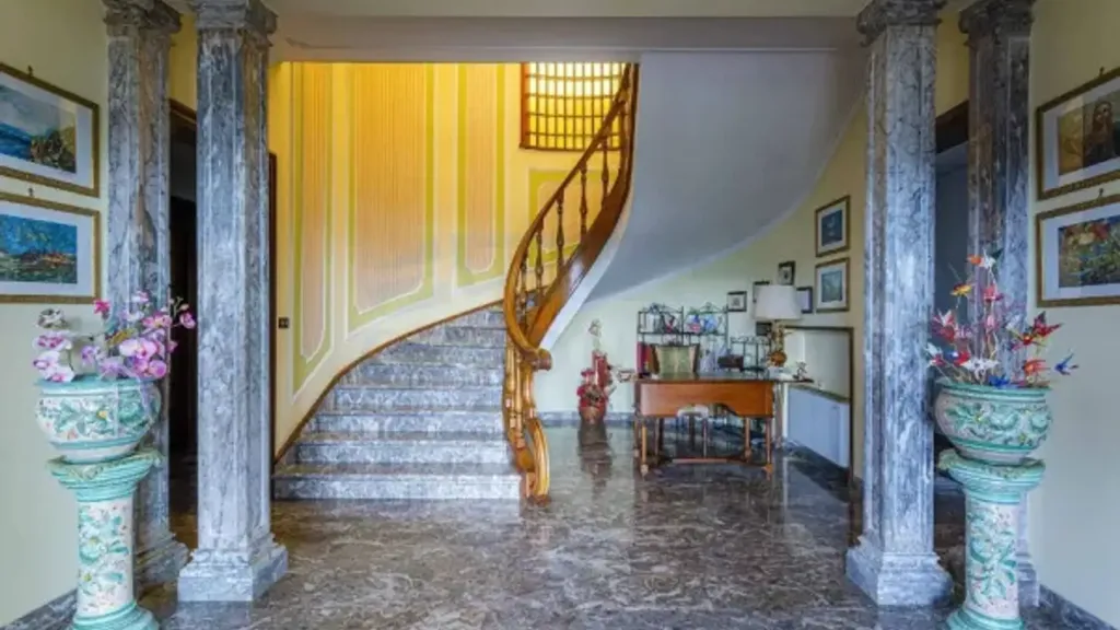 Hallway - Panoramic Villa with Pool in Magione