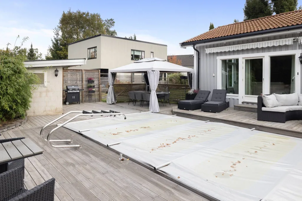 Piscine - Villa with Pool in Tullinge