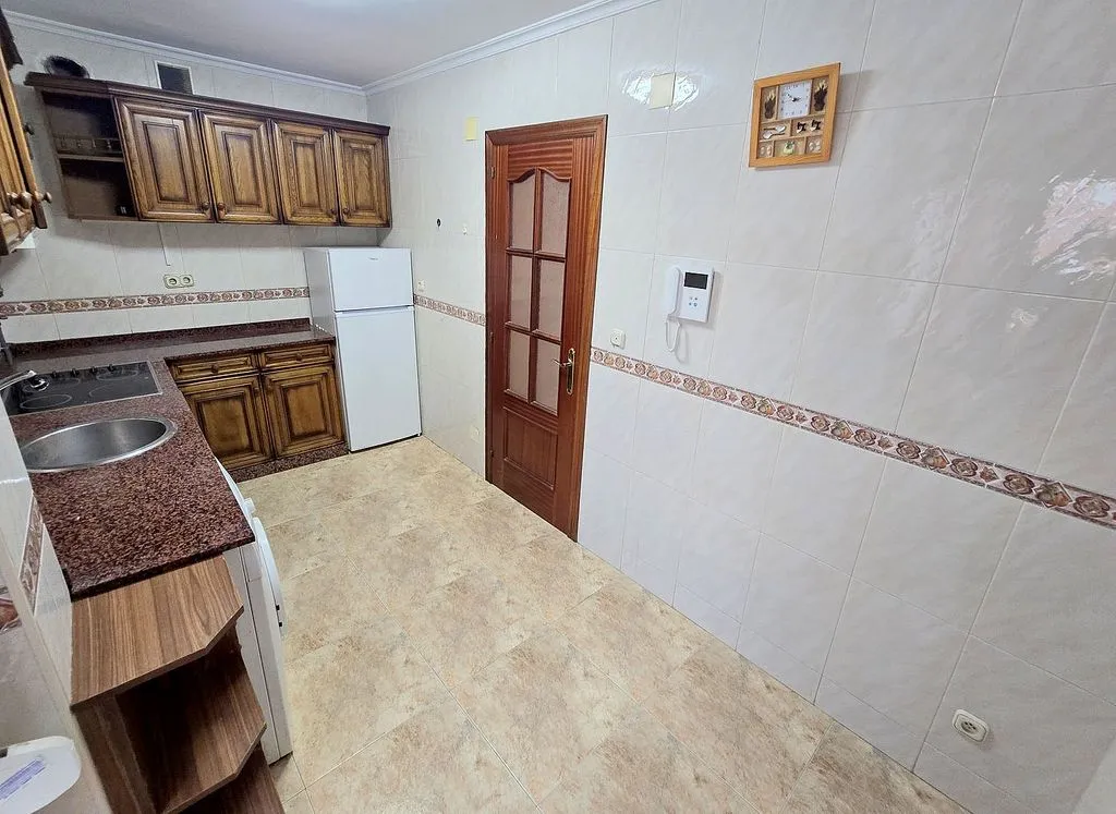 Köök - 3-Bedroom Flat with Garage in El Llano, Gijón