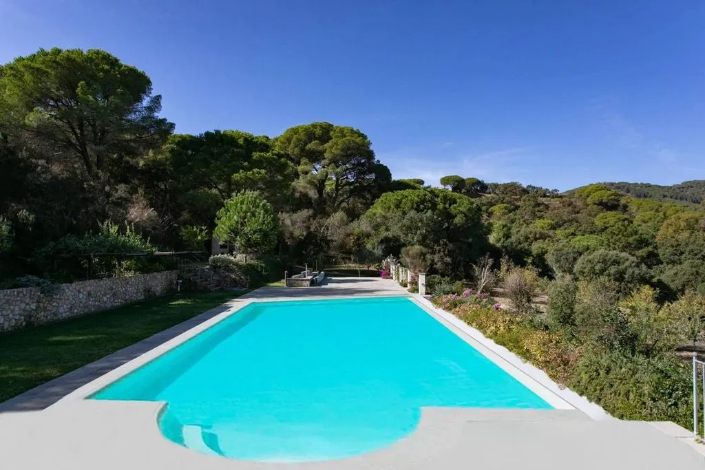Bassein - Historic Villa with Pool in Porto Azzurro