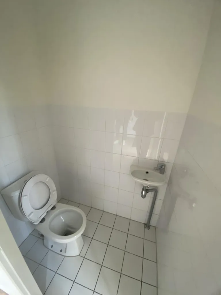 Vannitoad - South-Facing Apartment in Amsterdam