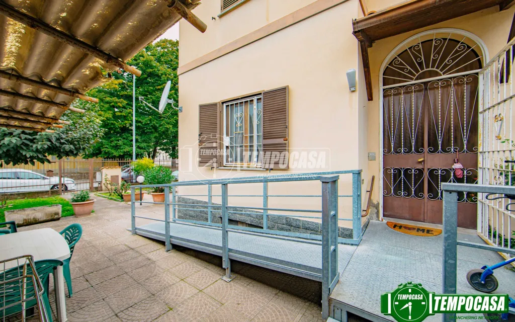 Aed - Terraced Villa with Garden in Pavia