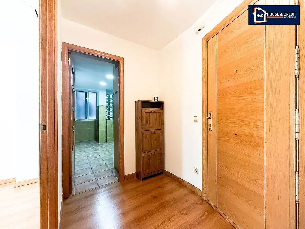 Esik - 2-Bedroom Flat with A/C in Valderas