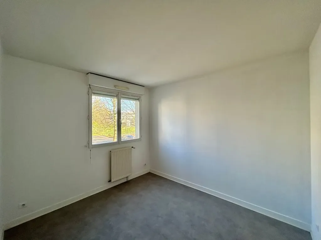 Stanze - Bright 3-Bed Apartment with Balcony in Palaiseau