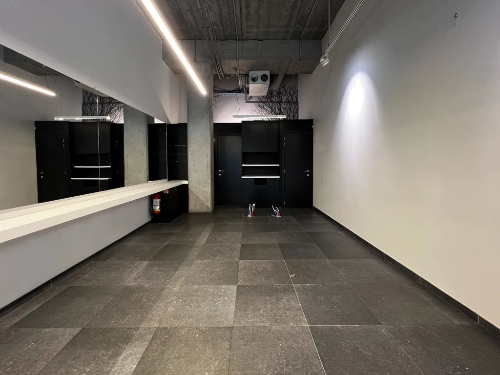 Pièces - Local Commercial avec Vue sur Rue à Dok-Noord, Gand