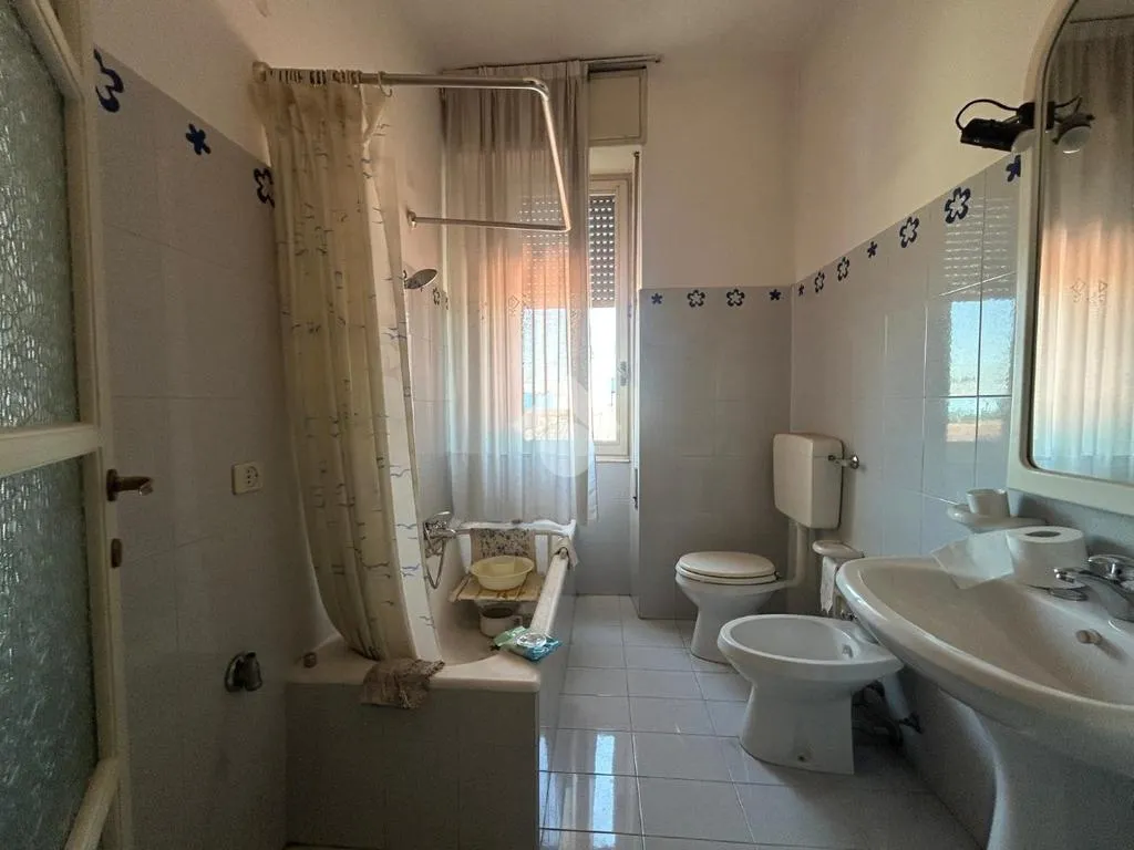 Vannitoad - 3-Room Apartment with Balcony in Brescia